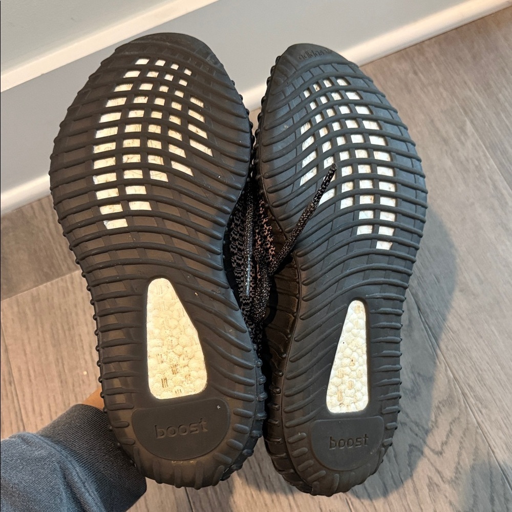 Adidas Yeezy Boost 350 V2 in 'Yecheil' - Size 7.5 Men’s - Picture 3 of 7